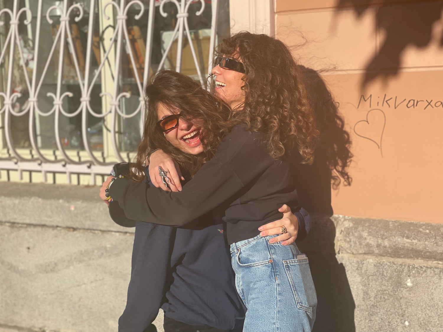 გოგოს ტანსაცმელი და სამკაულები